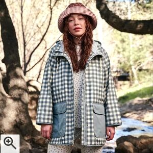 The Great. + Eddie Bauer The Mac Gingham Rainjacket (gray smoke/ blue, cream)